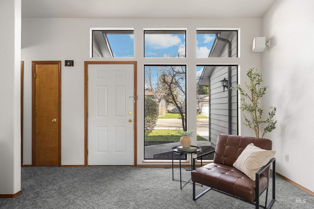 Photo of 1009 W Crest Wood Cir, Meridian, ID 83642 (MLS # 98979507)