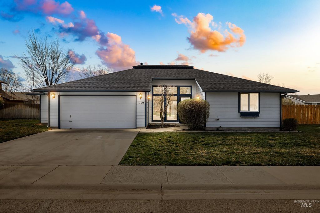 Photo of 1009 W Crest Wood Cir, Meridian, ID 83642 (MLS # 98979507)