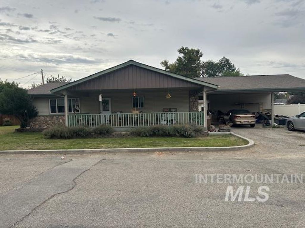 Photo of 115 N Moffatt Ave, Emmett, ID 83617 (MLS # 98963404)
