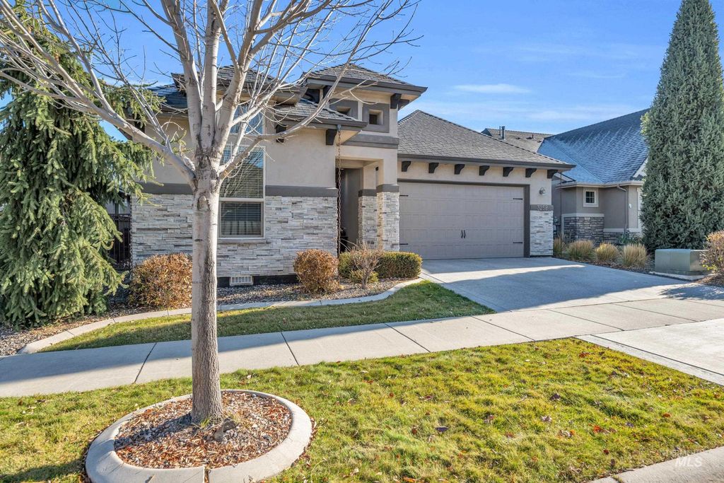 Photo of 3258 S Arctic Fox Avenue, Eagle, ID 83616 (MLS # 98968983)