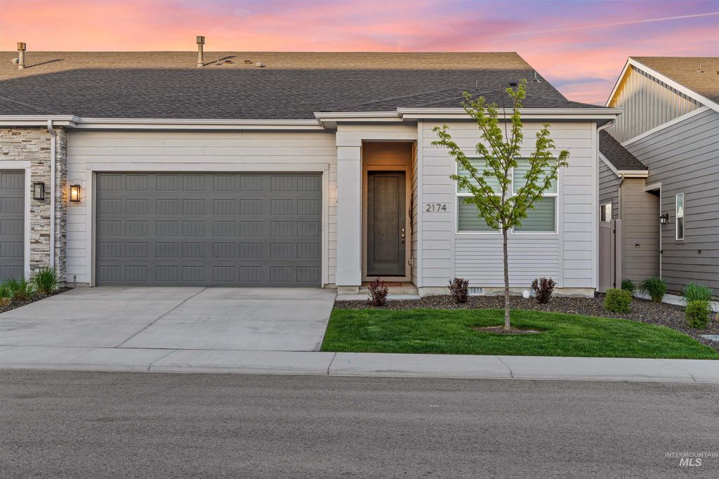 Photo of 2174 N Leatherwood Ave, Star, ID 83669 (MLS # 98984115)