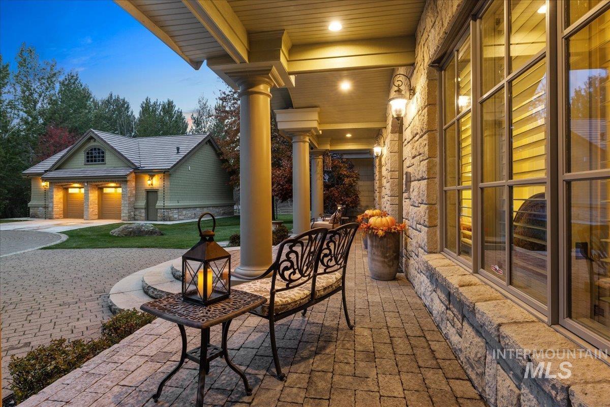 8177 N Stonebriar Lane