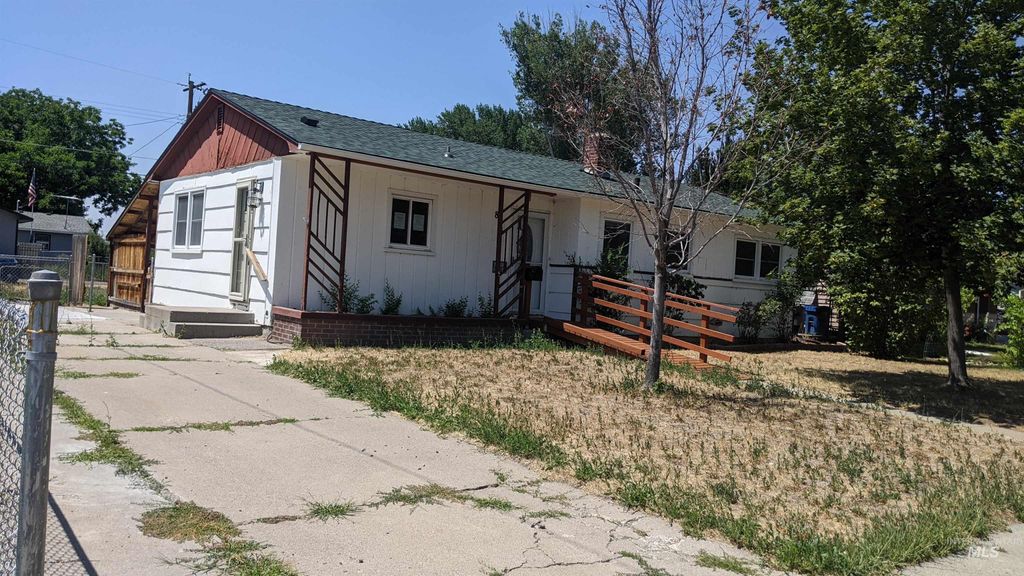 Photo of 835 N 10th, Mountain Home, ID 83647 (MLS # 98955490)
