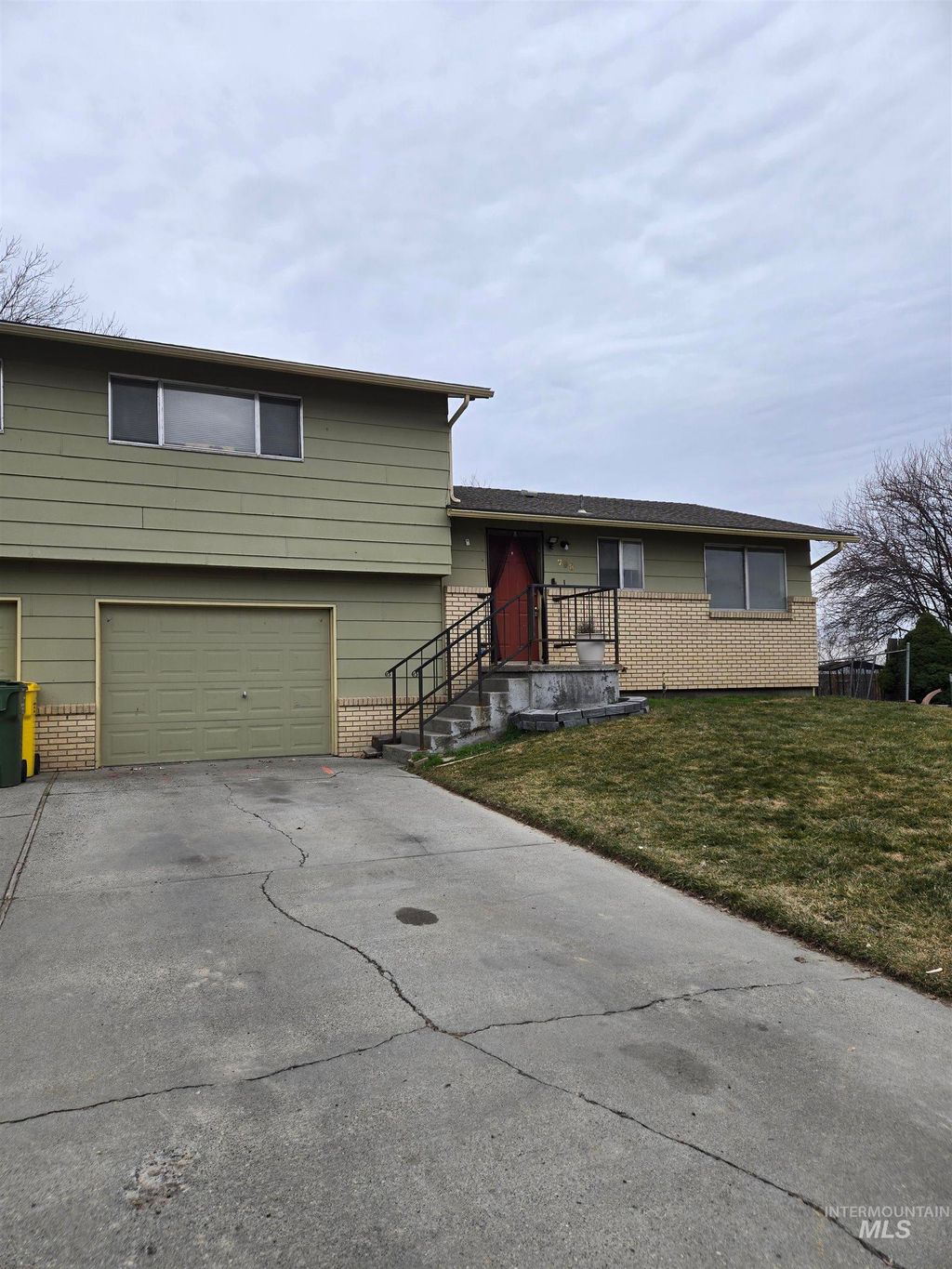 Photo of 798 Skyhawk Drive, Ontario, OR 97914 (MLS # 98975968)