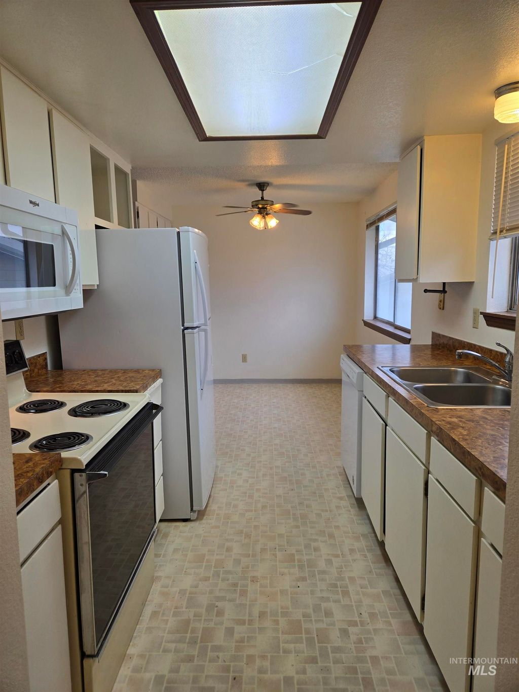 Photo of 798 Skyhawk Drive, Ontario, OR 97914 (MLS # 98975968)