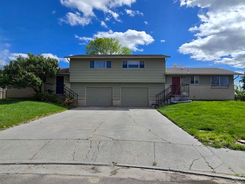 Photo of 798 Skyhawk Drive, Ontario, OR 97914 (MLS # 98975968)