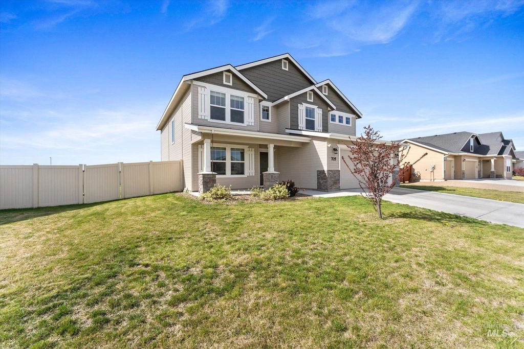 Photo of 705 SW Raelynn St, Mountain Home, ID 83647 (MLS # 98982988)
