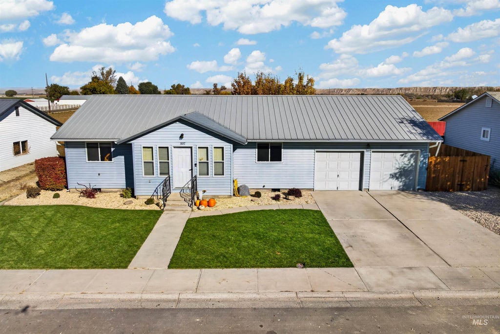 Photo of 307 Pine St, New Plymouth, ID 83655 (MLS # 99004412)