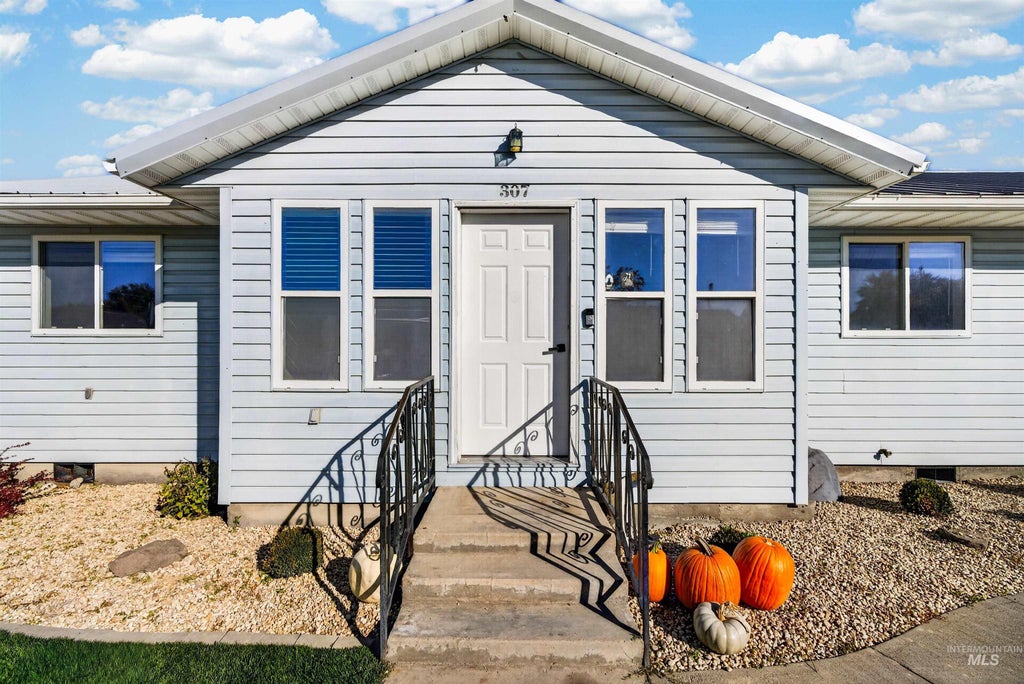 Photo of 307 Pine St, New Plymouth, ID 83655 (MLS # 99004412)