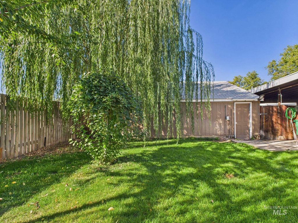 Photo of 1220 Burrell Ave, Lewiston, ID 83501 (MLS # 98964044)