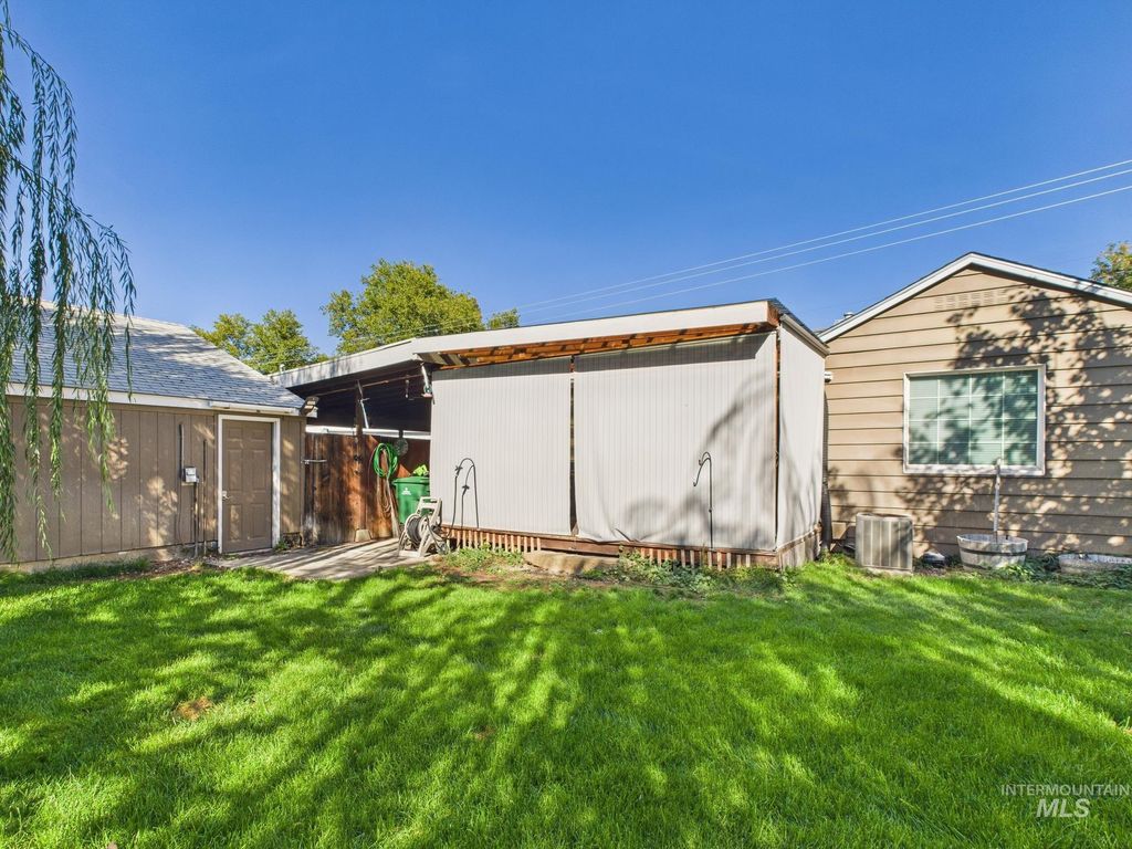 Photo of 1220 Burrell Ave, Lewiston, ID 83501 (MLS # 98964044)