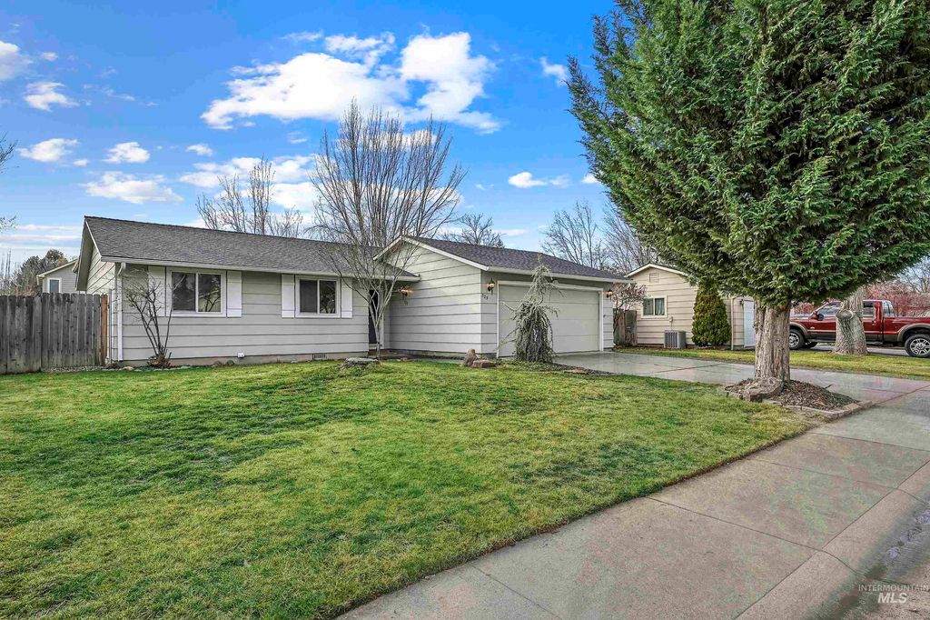 Photo of 323 E Amanita St, Eagle, ID 83616 (MLS # 98971242)