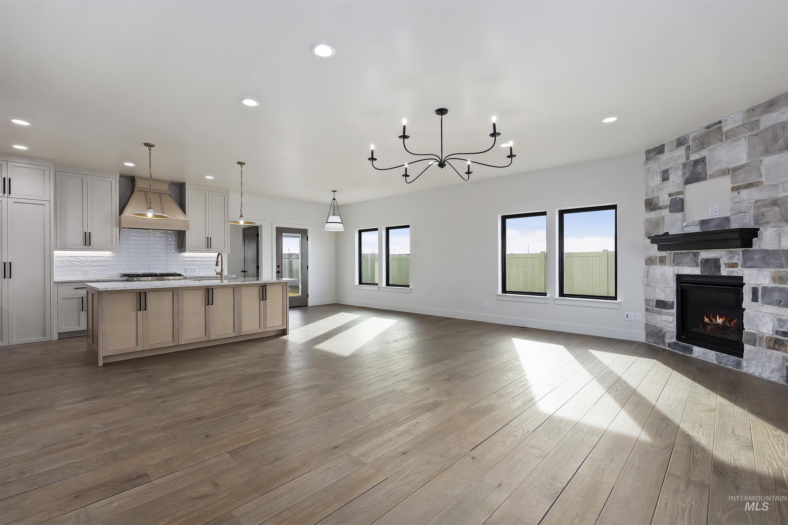 645 Canyon Crest Drive W