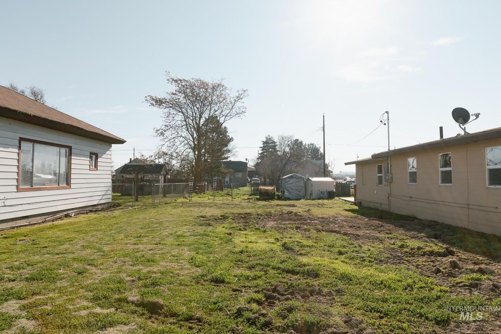 Photo of 211 NE 3rd Ave, Ontario, OR 97914 (MLS # 98978821)