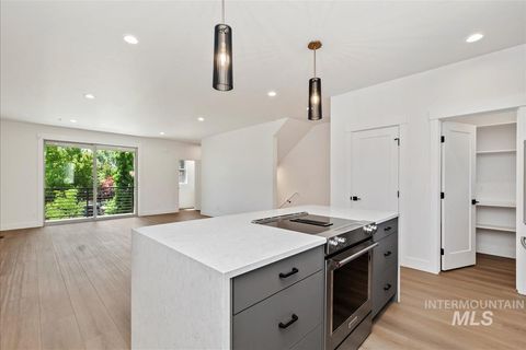 Photo of 1701 S Federal Way, Boise, ID 83705 (MLS # 98986324)
