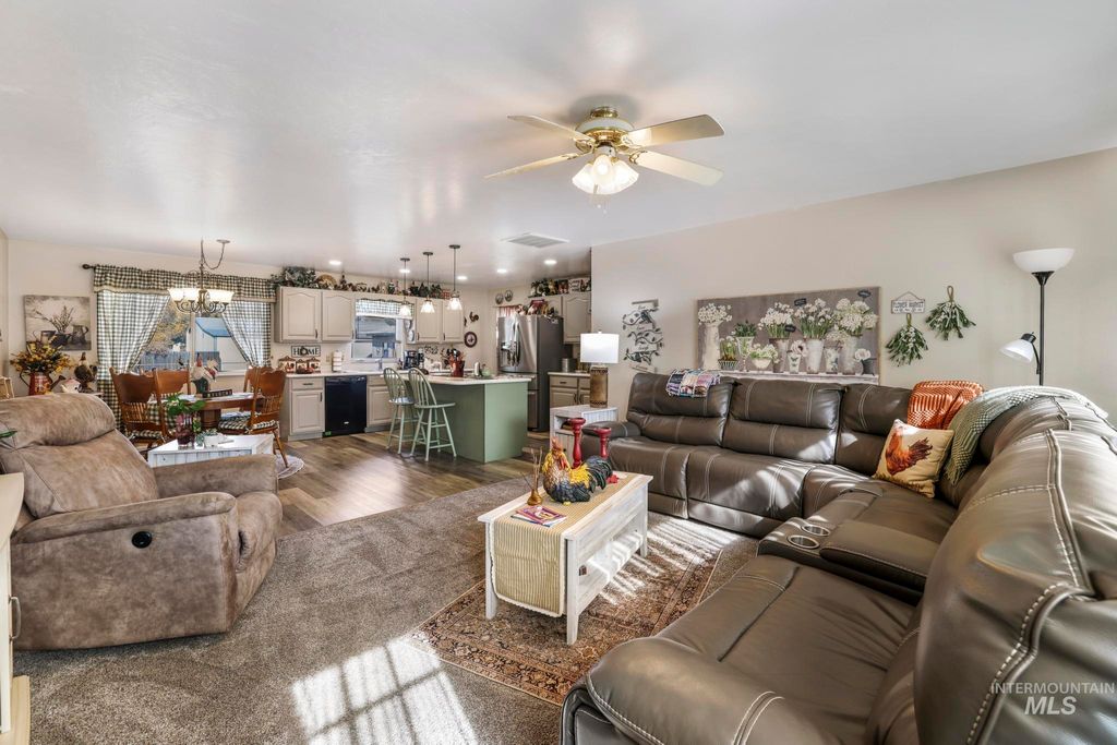 Photo of 340 E Avenue D, Wendell, ID 83355 (MLS # 98965513)