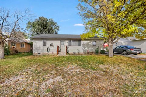 Photo of 340 E Avenue D, Wendell, ID 83355 (MLS # 98965513)