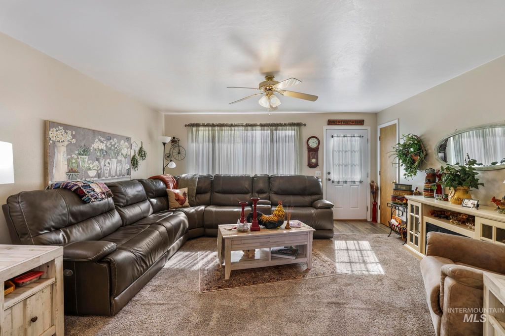 Photo of 340 E Avenue D, Wendell, ID 83355 (MLS # 98965513)