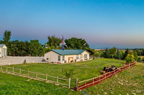 Photo of 7366 E Tuning Place, Caldwell, ID 83607 (MLS # 98956832)