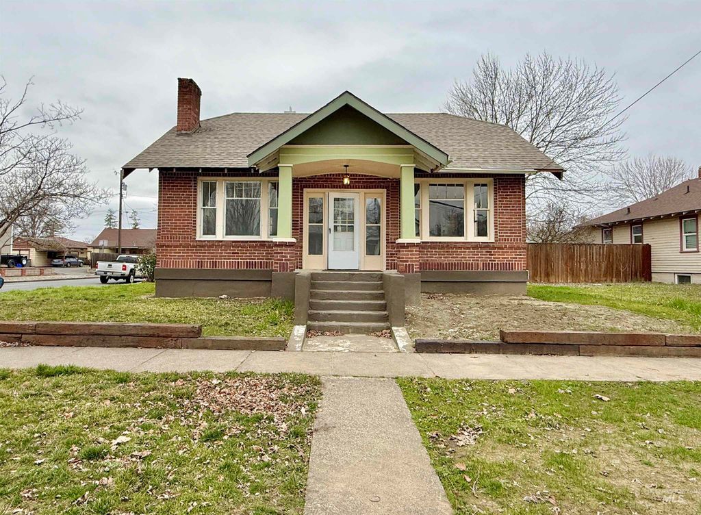 Photo of 1120 9th St, Lewiston, ID 83501 (MLS # 98974082)