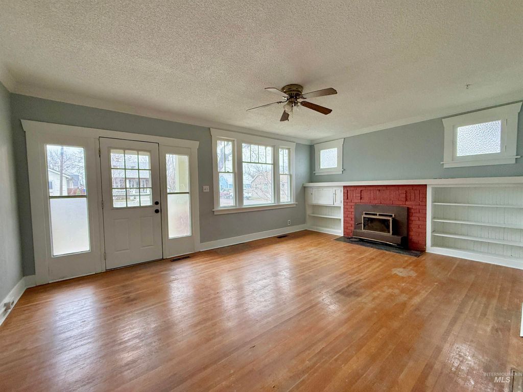 Photo of 1120 9th St, Lewiston, ID 83501 (MLS # 98974082)