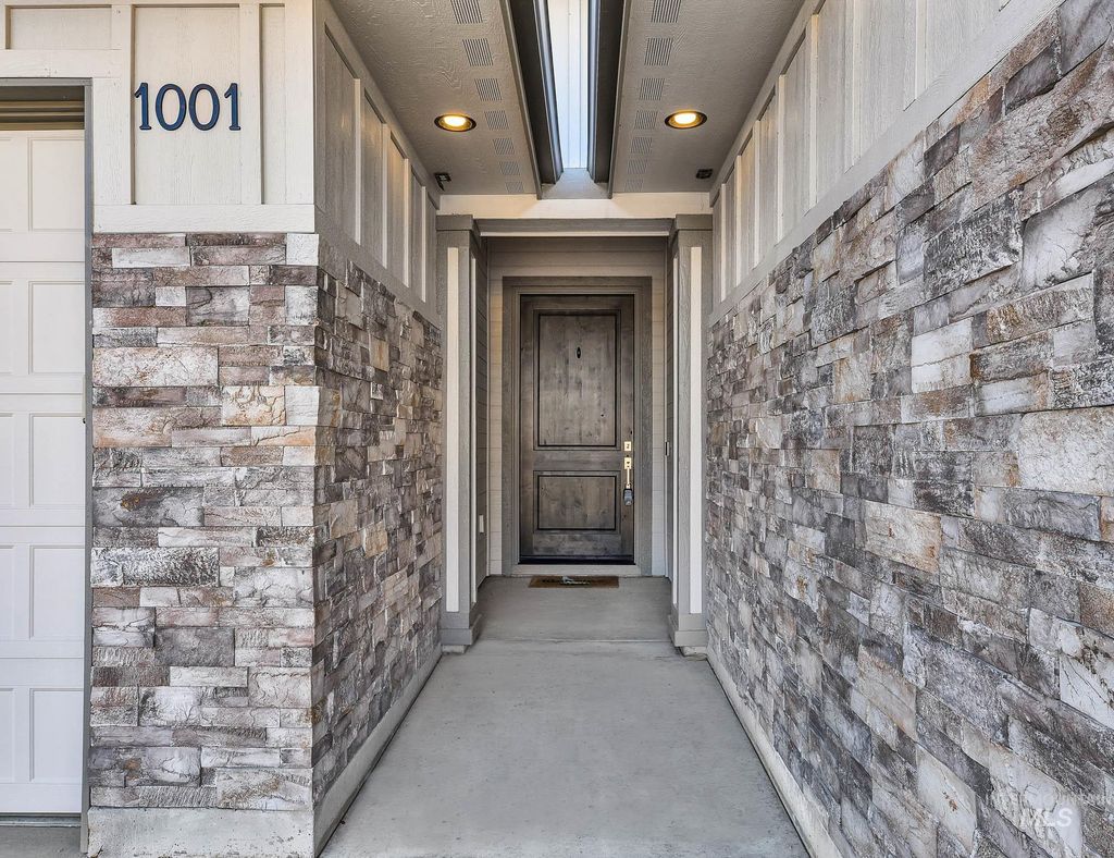 Photo of 1001 E Andes Drive, Kuna, ID 83634 (MLS # 98976910)