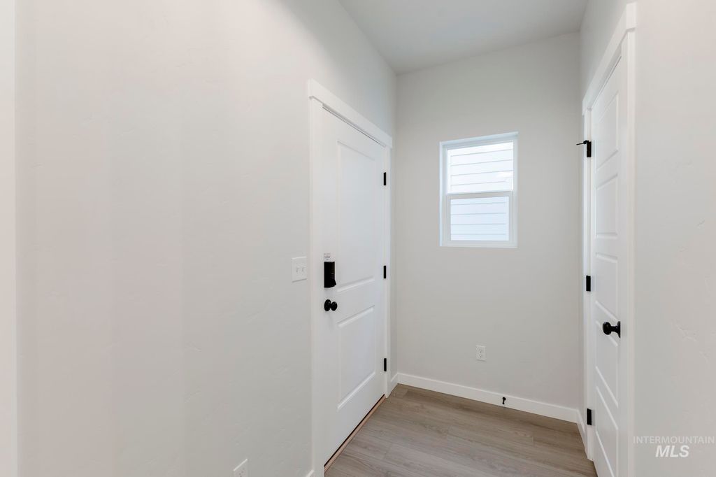 Photo of 6617 W Plateau Creek Dr, Meridian, ID 83646 (MLS # 98979904)