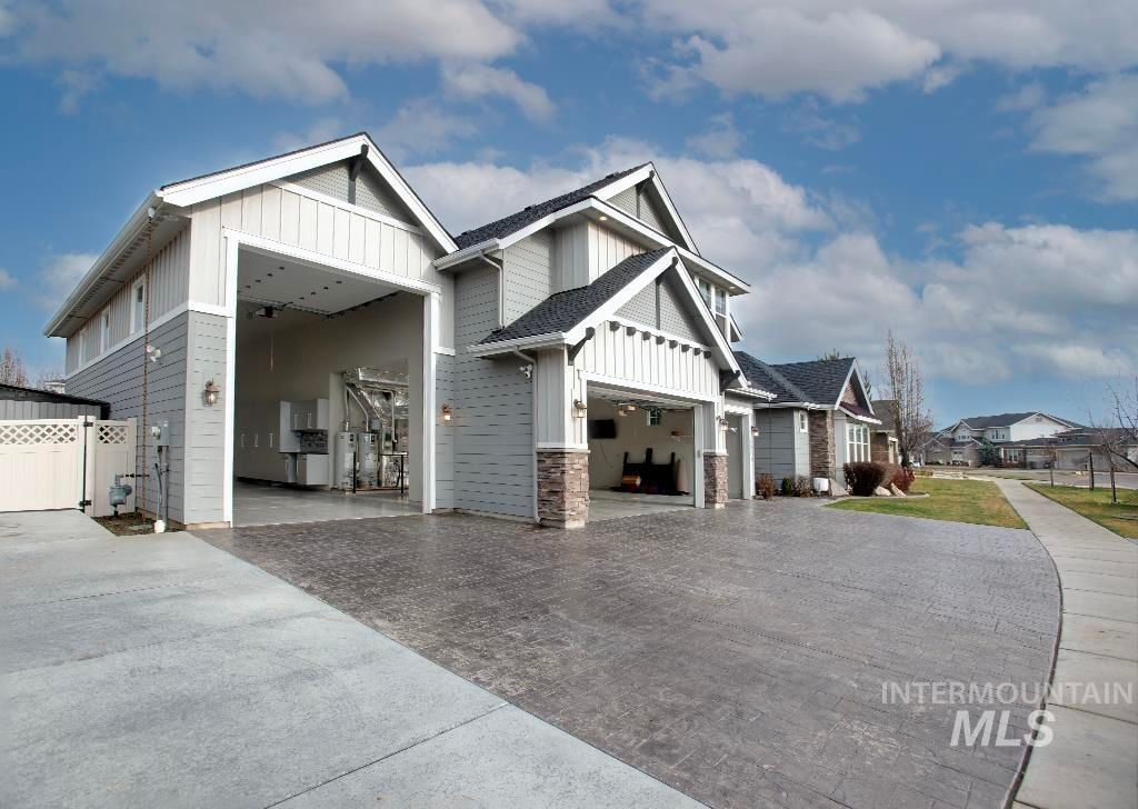 Photo of 3070 W Tubac Dr, Meridian, ID 83646 (MLS # 98970385)