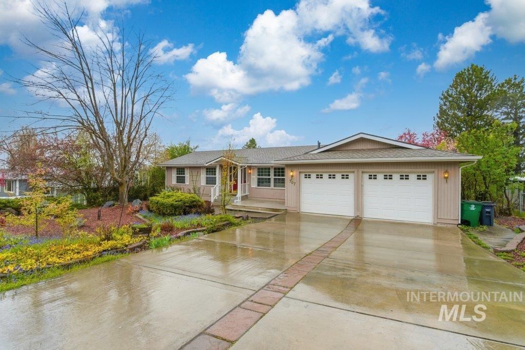 Photo of 707 Hathaway St, Moscow, ID 83843 (MLS # 98983366)