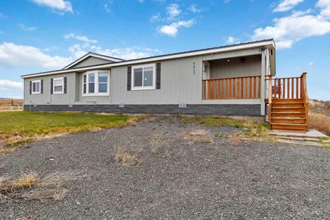 Photo of 5827 E Little Basin Rd, King Hill, ID 83633 (MLS # 98969564)