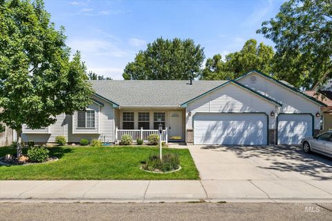 Photo of 332 S Lodestone Ave, Meridian, ID 83642 (MLS # 98957383)