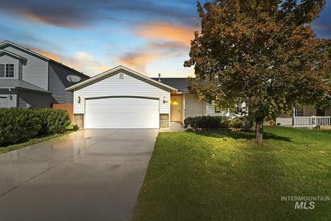 Photo of 1009 Gold Creek Dr, Caldwell, ID 83607 (MLS # 98964935)