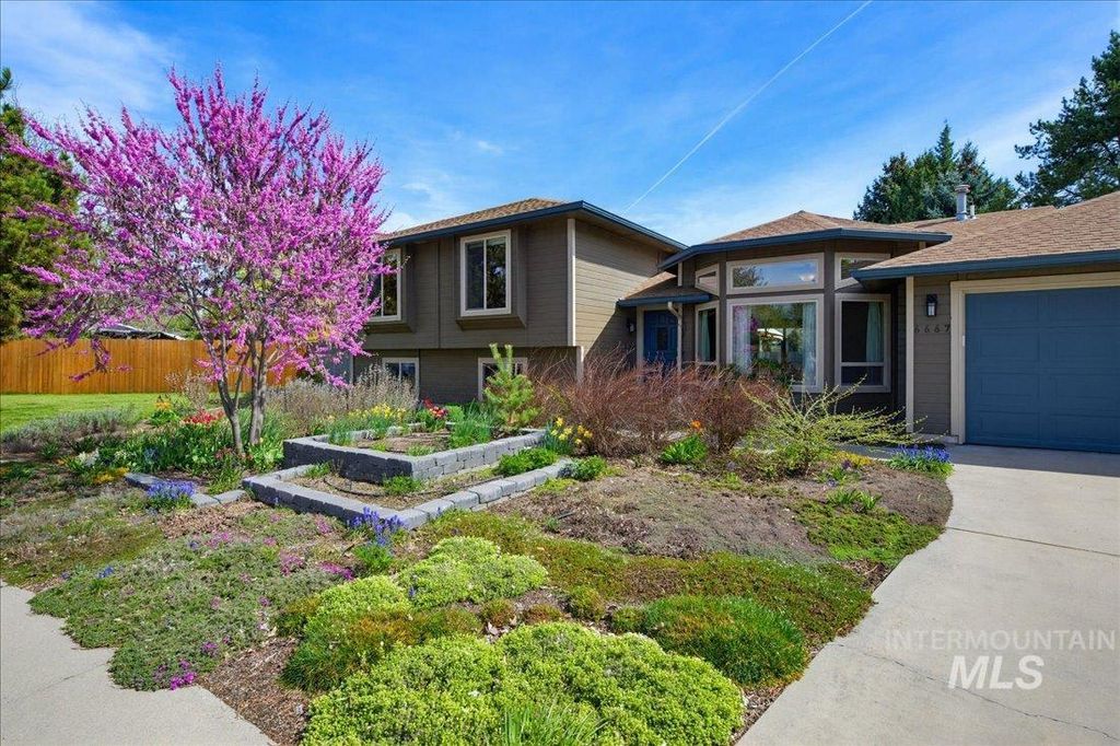 Photo of 6667 W Tobi Dr, Boise, ID 83714 (MLS # 98981506)