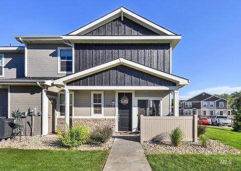 Photo of 2315 E Spice Loop #4, Nampa, ID 83651 (MLS # 98953580)
