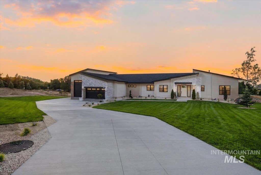 Photo of 1011 N 63rd St, Nampa, ID 83687 (MLS # 98995475)