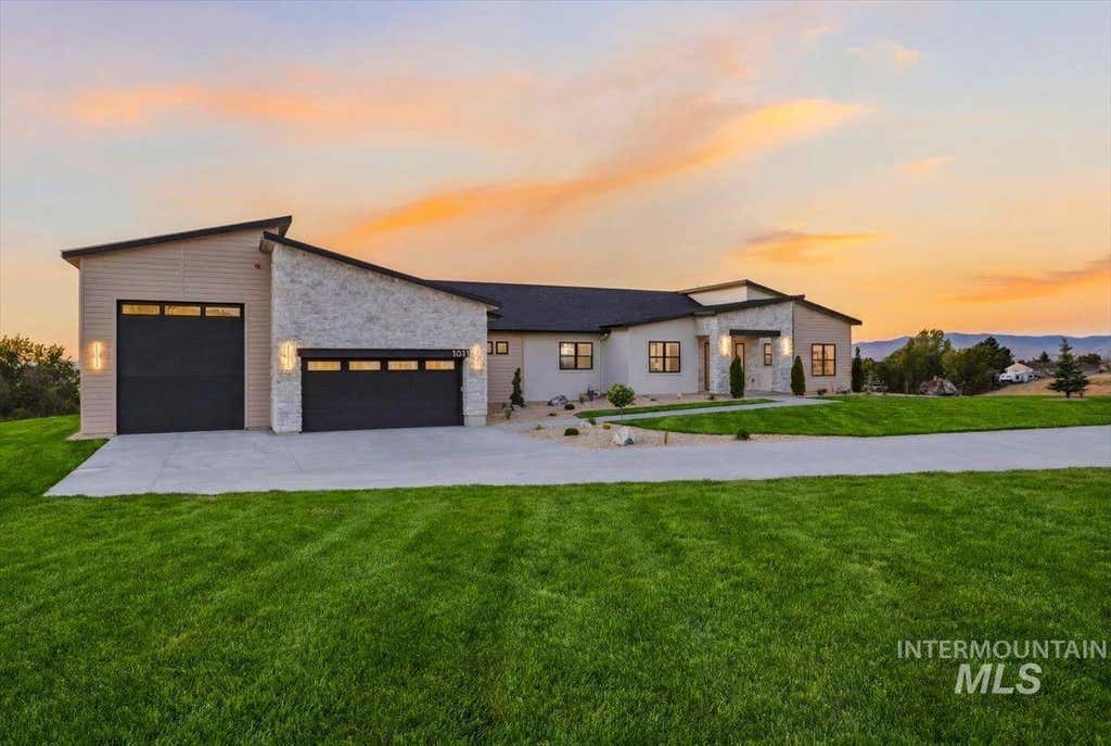 Photo of 1011 N 63rd St, Nampa, ID 83687 (MLS # 98995475)