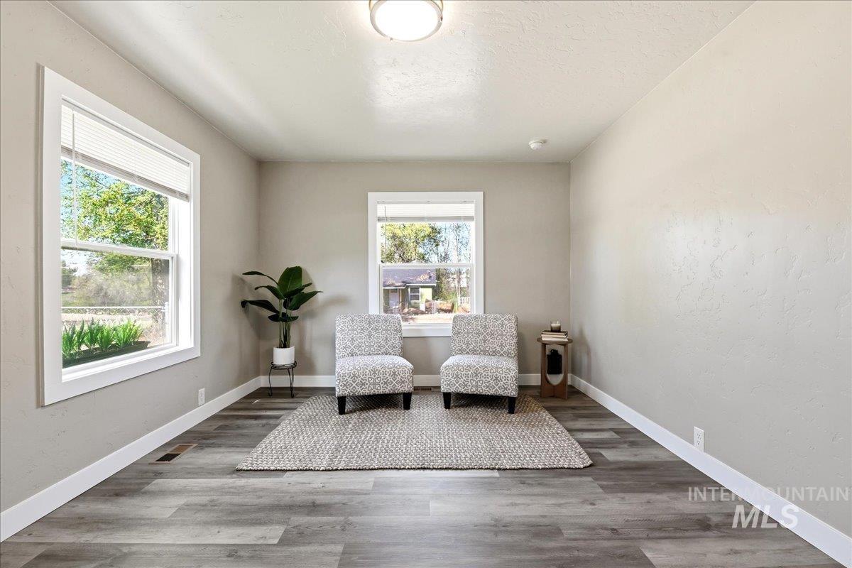 103 S 16th Ave