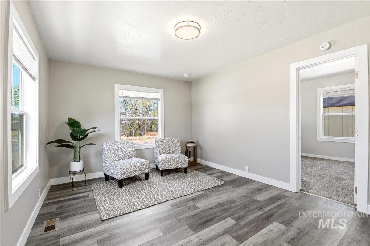 103 S 16th Ave