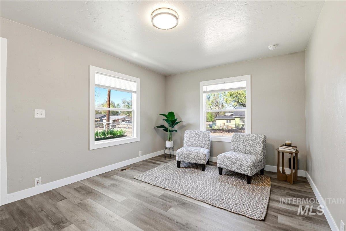 103 S 16th Ave
