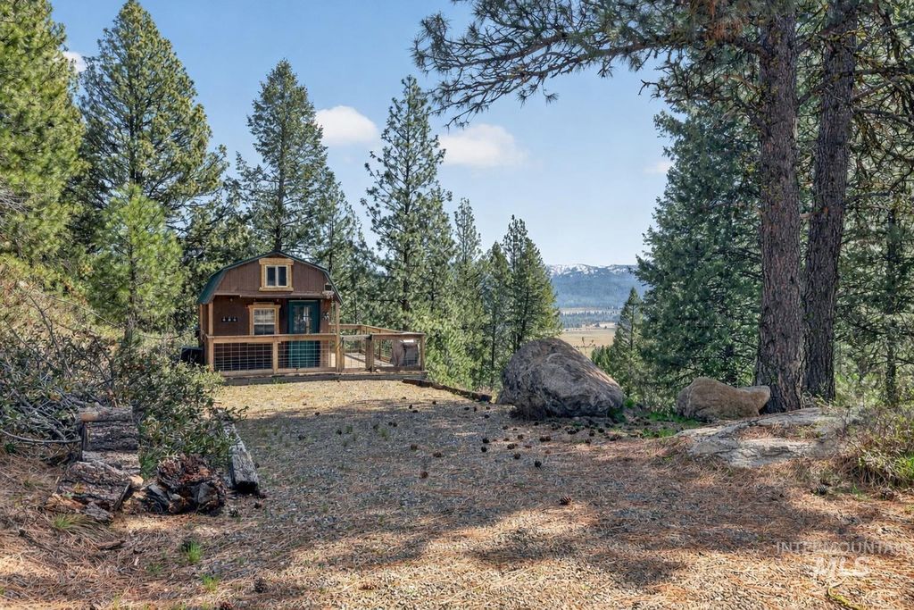 Photo of 506 Hilltop Rd, Cascade, ID 83611 (MLS # 98981558)