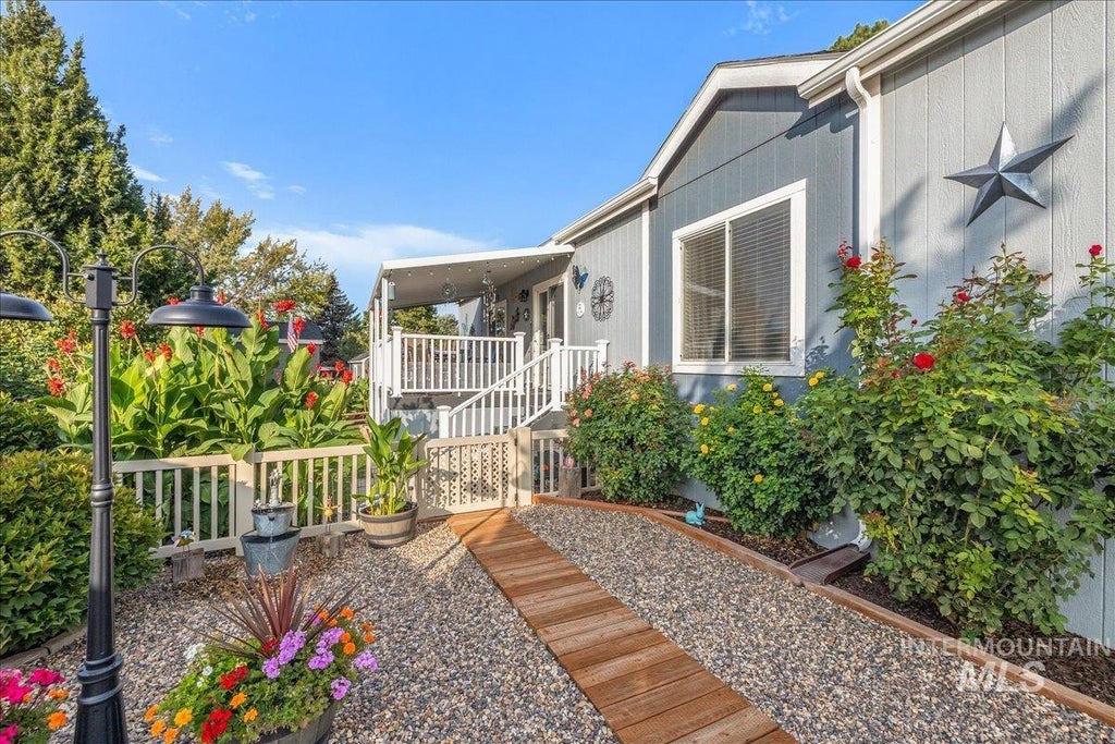 Photo of 8225 Blue Ridge Ln, Boise, ID 83716 (MLS # 99000337)