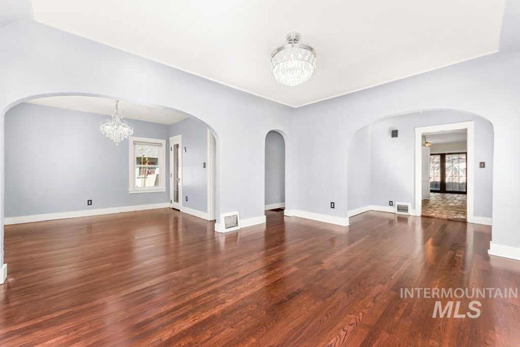 Photo of 302 S Peasley St, Boise, ID 83705 (MLS # 98981040)