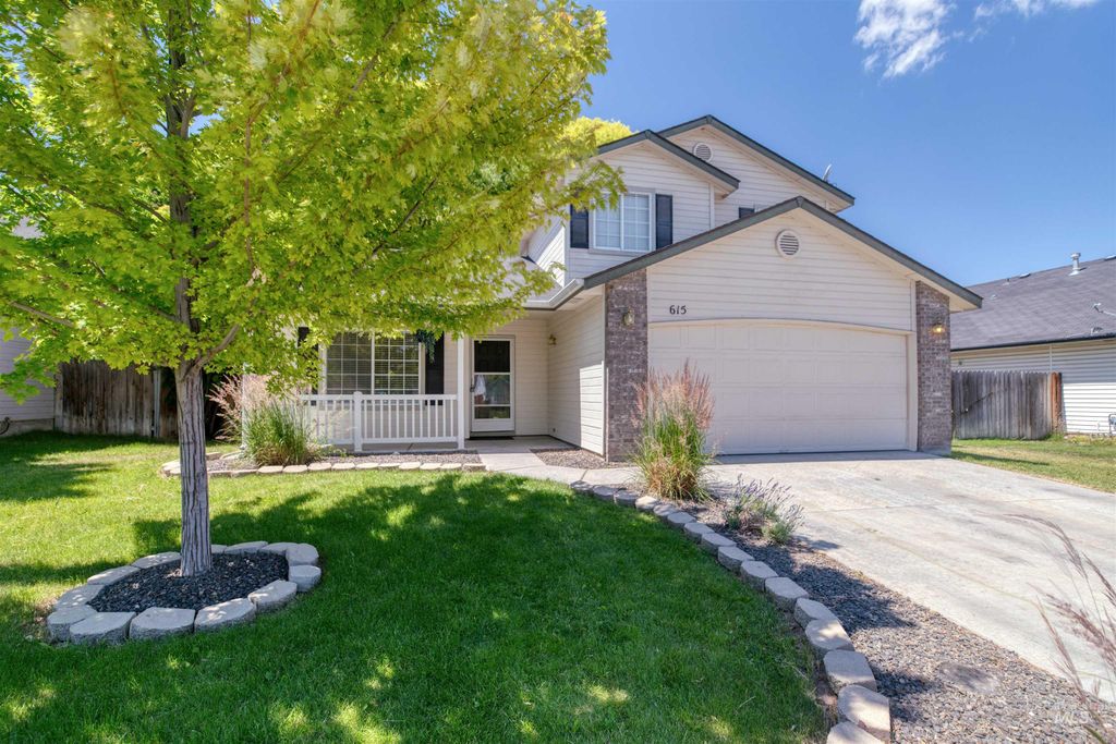 Photo of 615 Royal St, Caldwell, ID 83605 (MLS # 98989780)