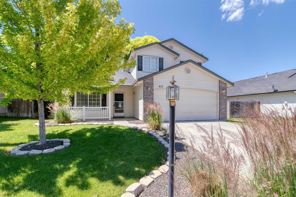 Photo of 615 Royal St, Caldwell, ID 83605 (MLS # 98989780)