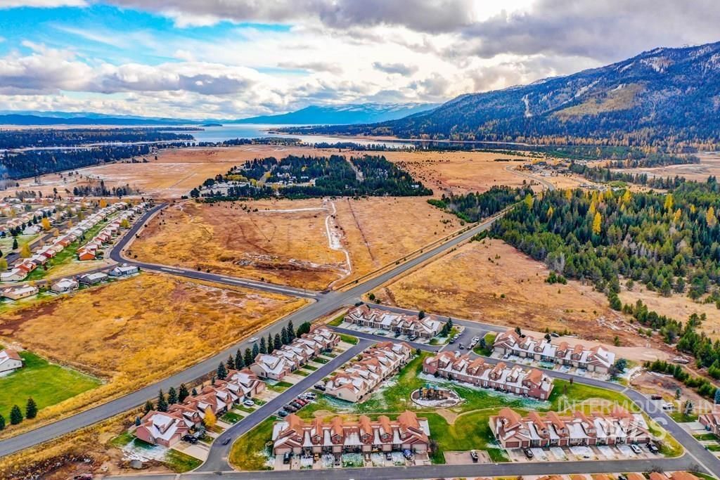 Photo of 24 Mangum Dr Unit # 1 Cir, Donnelly, ID 83615 (MLS # 98970322)