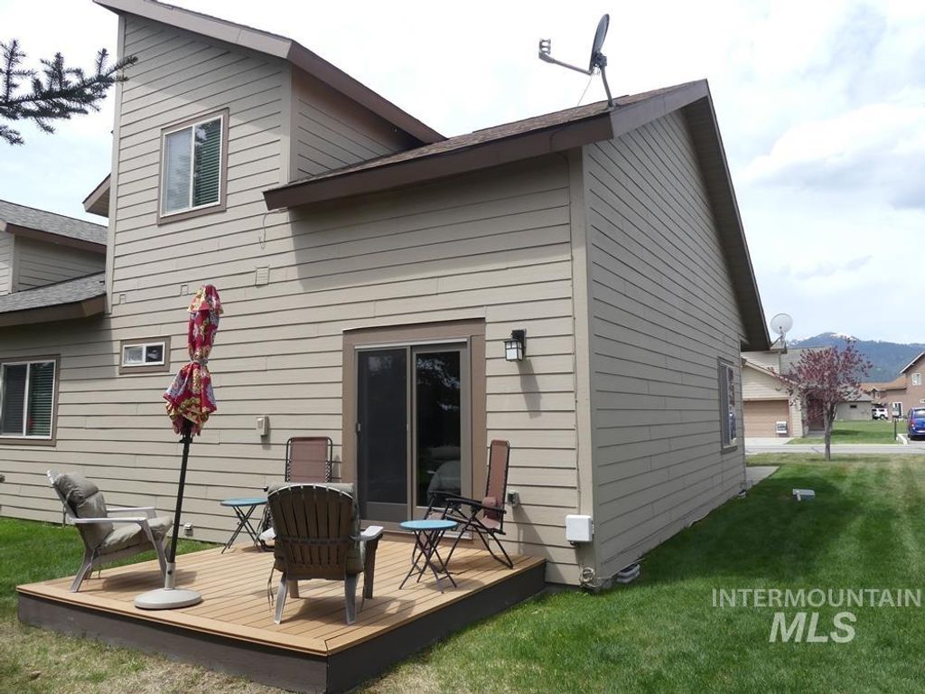 Photo of 24 Mangum Dr Unit # 1 Cir, Donnelly, ID 83615 (MLS # 98970322)
