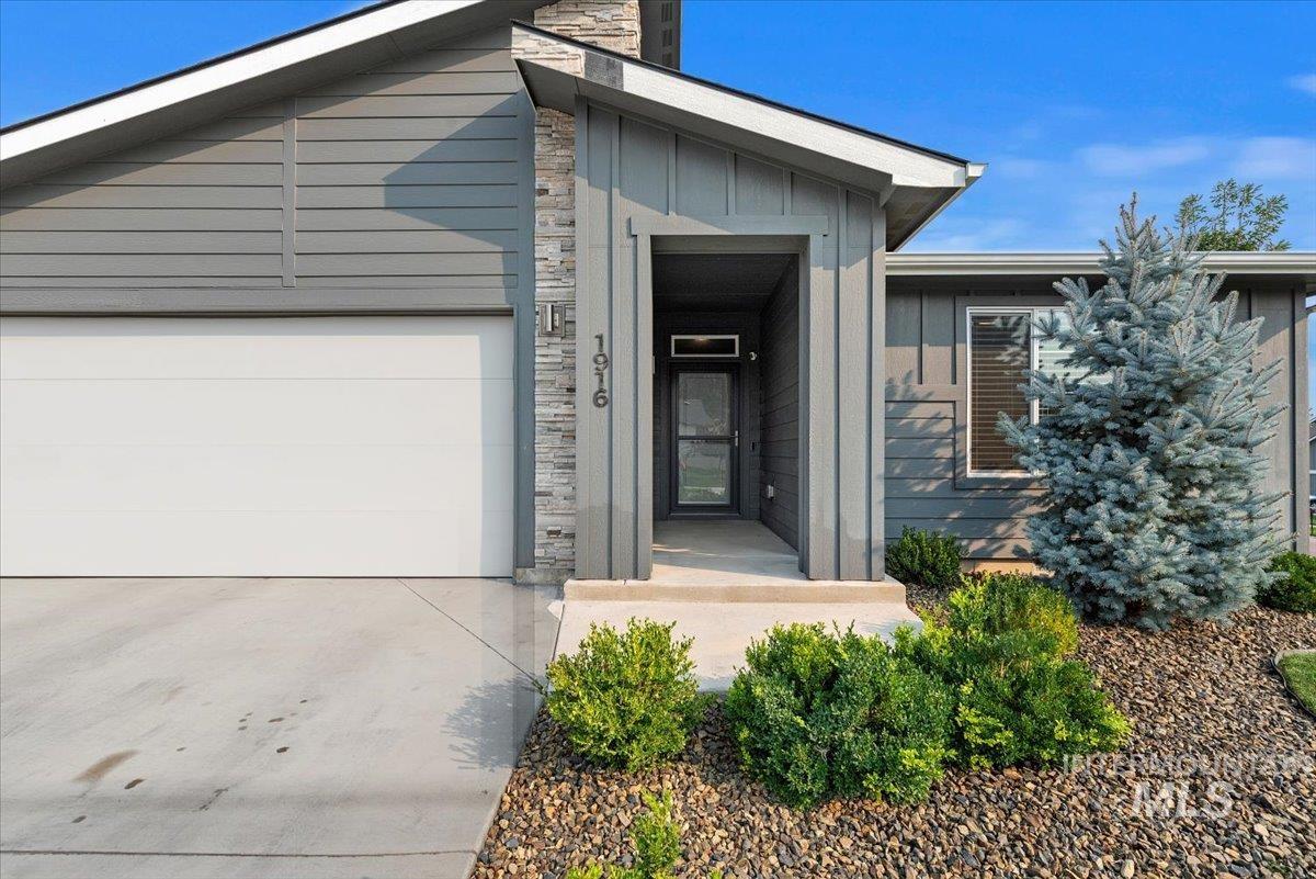 1916 W Henrys Fork Drive