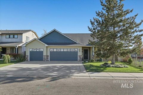 445 E Chateau Dr Meridian ID 83646