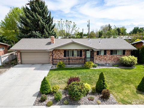 Photo of 1053 E 18th St, Burley, ID 83318 (MLS # 98987366)
