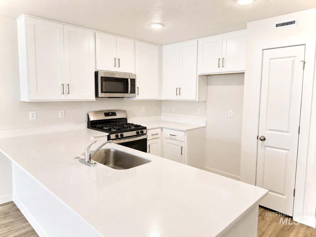 Photo of 3305 E Mossy Rock Ct, Nampa, ID 83686 (MLS # 98995831)